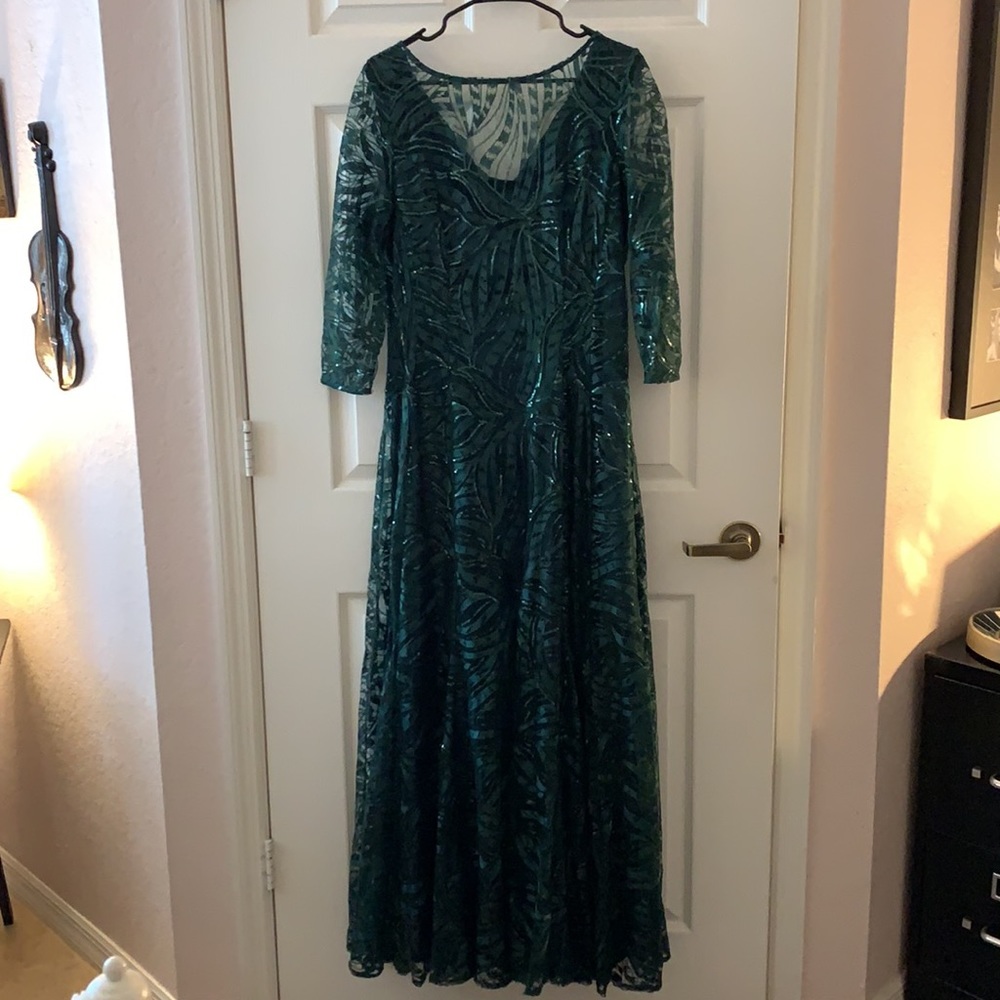 TAHARI Sequin A-line Gown/Formal Dress
